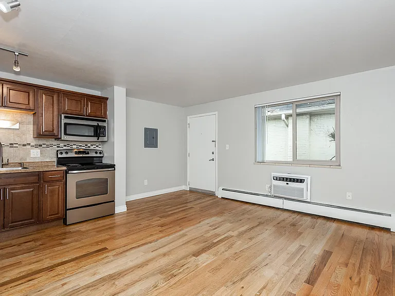 1321 Detroit St — Photo 16