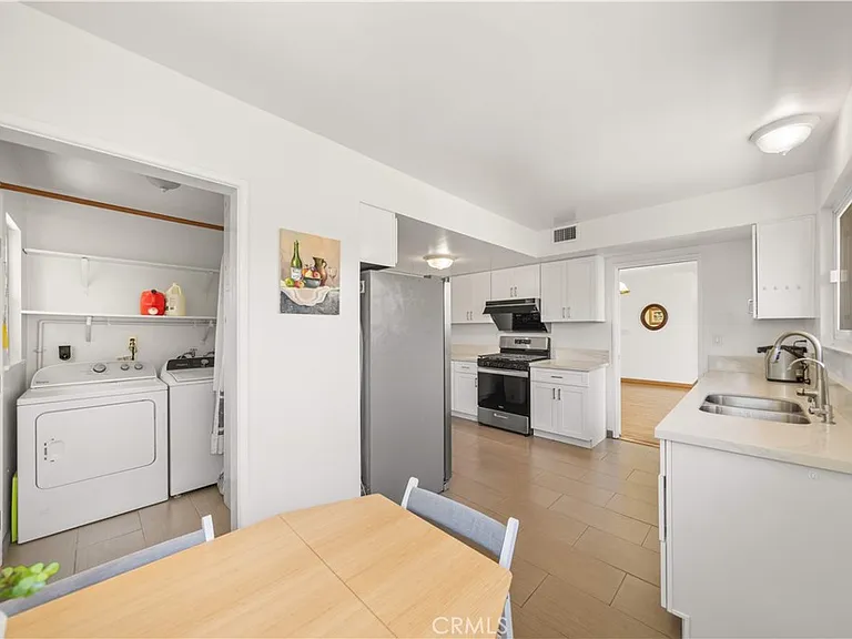1033 S Isabella Ave — Photo 16