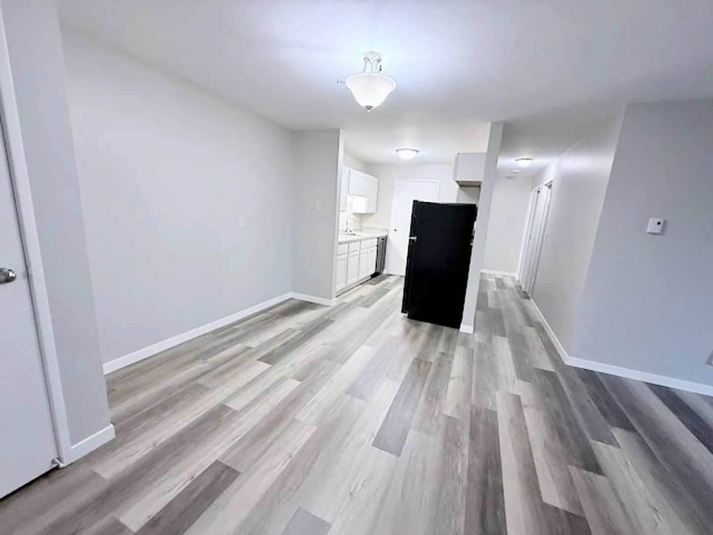 2 Bedroom 1 Bathroom Upper — Photo 1