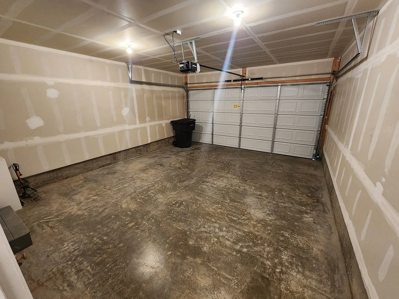 506 S May Dr — Photo 2