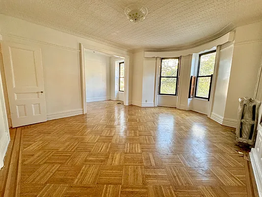 Rented by Compass | media 10