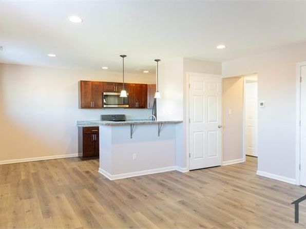 2863 Edgecombe Cir N