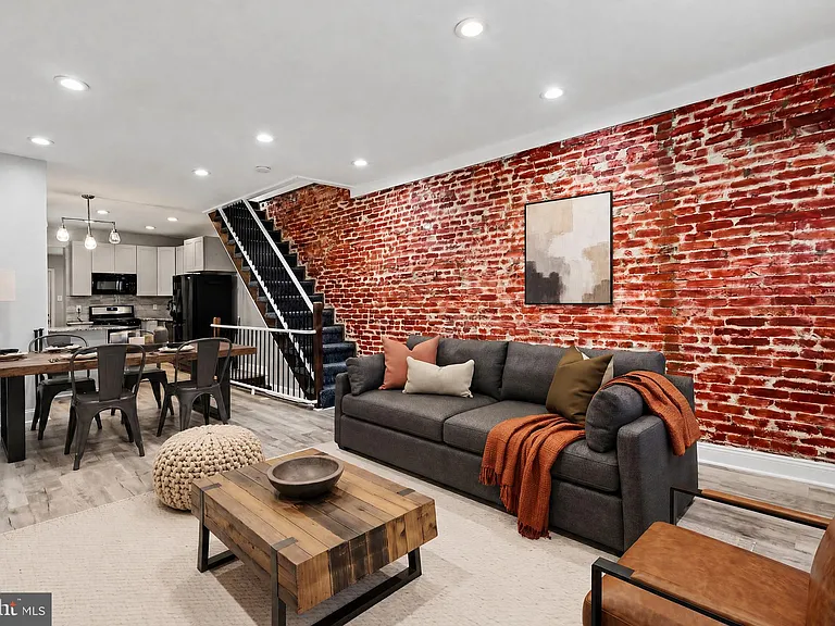 2238 Oakford St — Photo 4