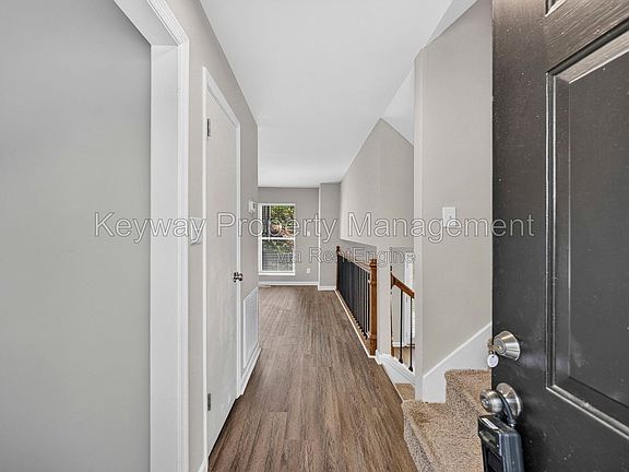 3rd image of 2712 Fair Oak Ct