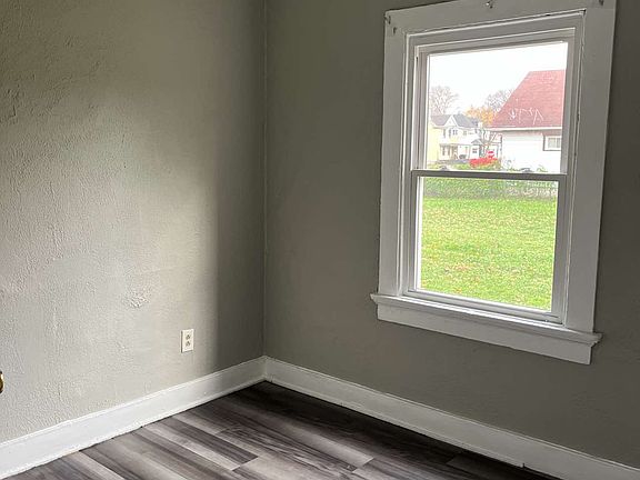 5th image of 920 Superior Ave #1