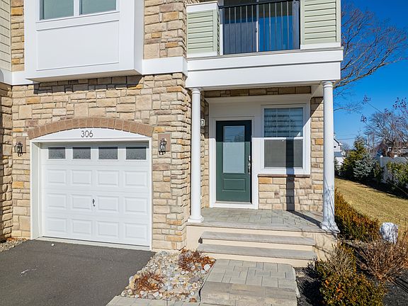 2nd image of 221 Brighton Ave Unit 306