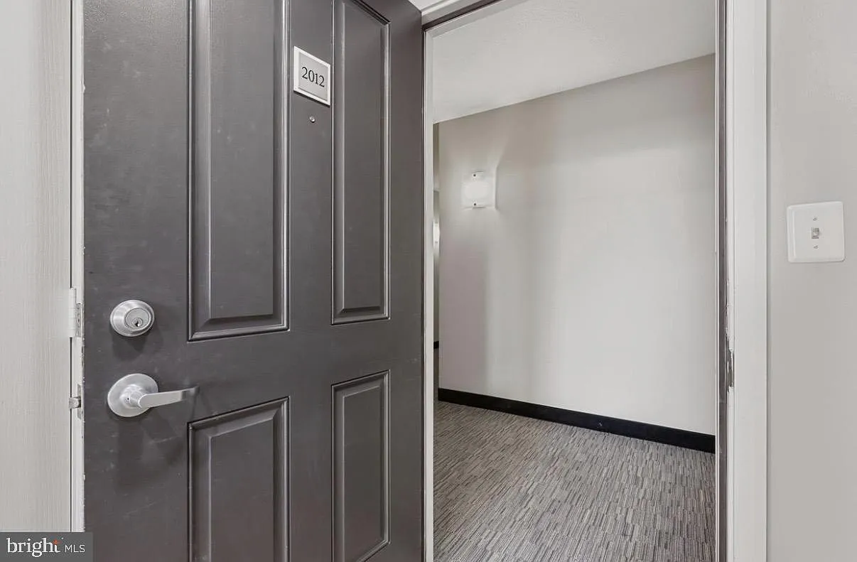 2 bed, 2.0 bath, 1089 sqft, $2,600 — Photo 2