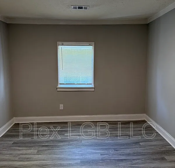 202 Burr St — Photo 4