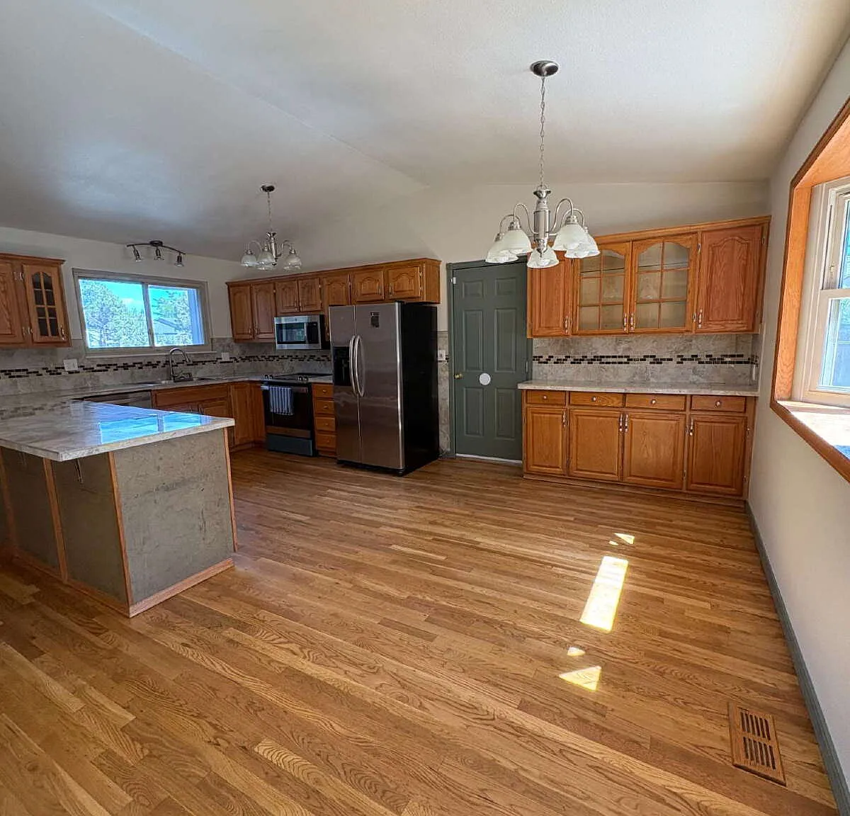 5 bed, 3.0 bath, $2,600 — Photo 4