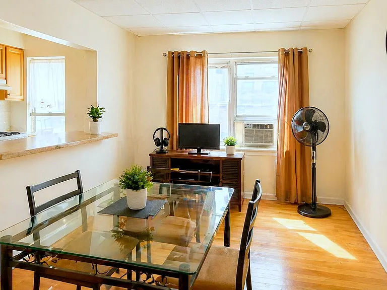 61 Broadway #1 — Photo 2