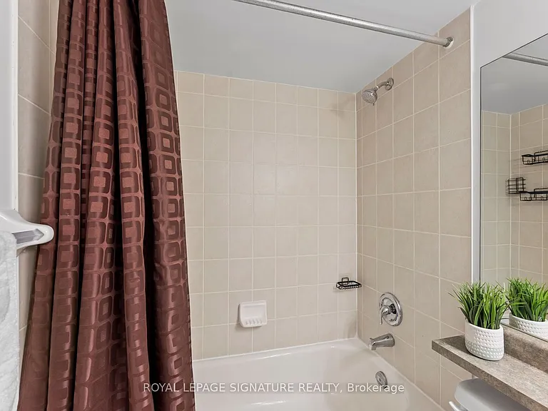 212 Eglinton Ave E #1411 — Photo 18