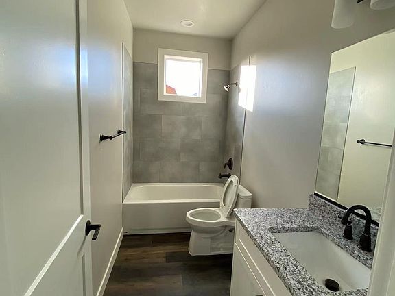 4th image of 1556 W Creekside Dr