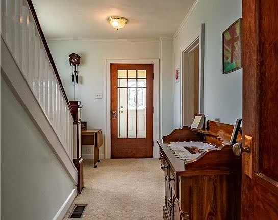 5th image of 360 Ashland Dr