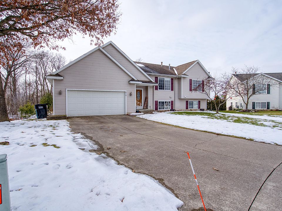 1st image of 838 Meadow Dr
