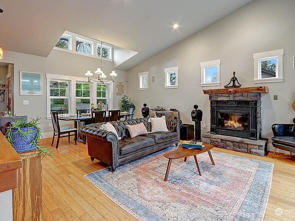 5th image of 13721 39th Ave NE