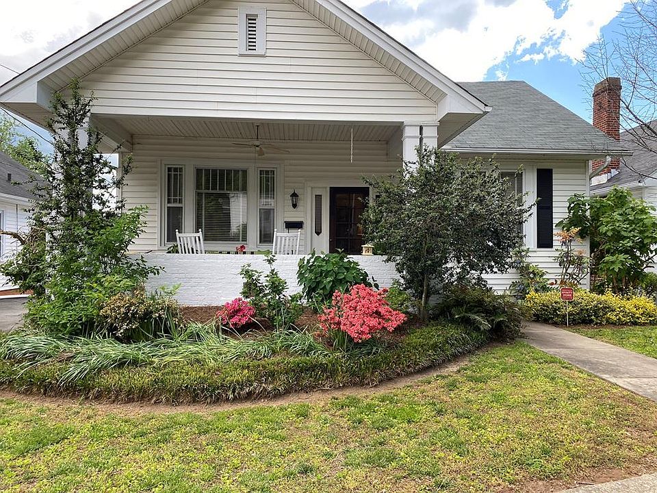 1st image of 208 College Ave