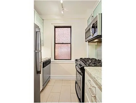 Rented by Douglas Elliman | media 27