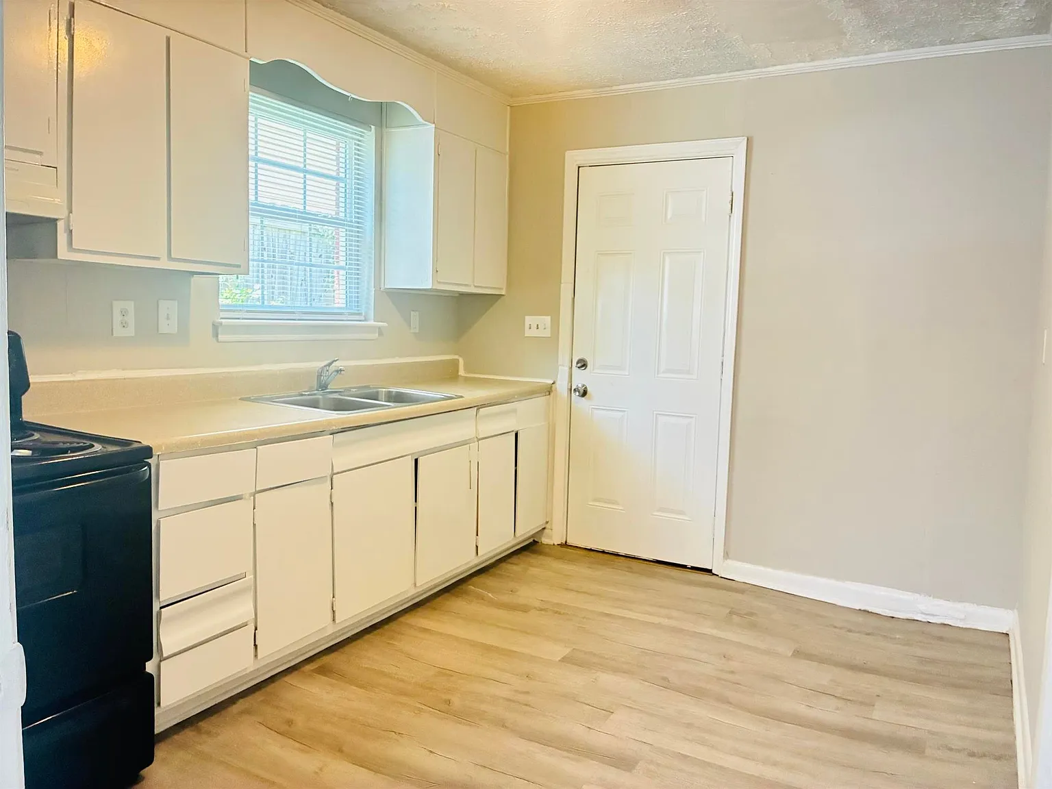 1733 Finchley — Photo 4