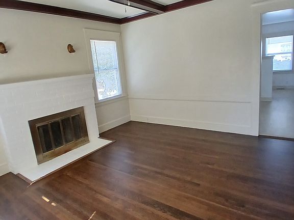 4th image of 605 Brown St