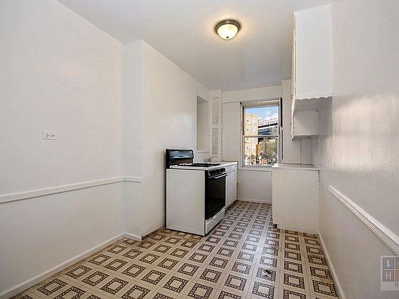 4th image of 570 Grand St Unit J107