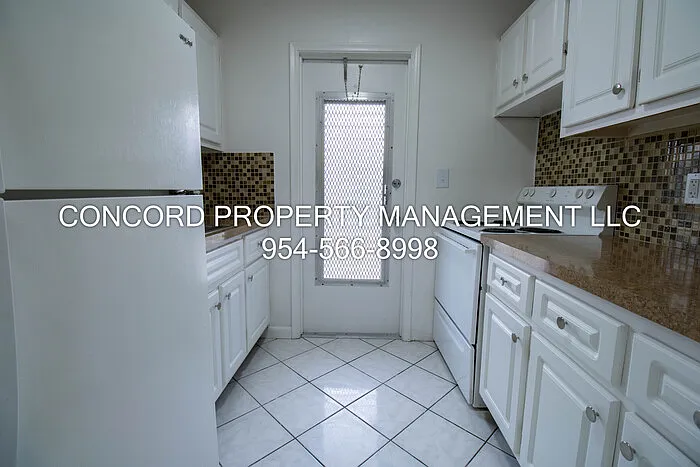 2537 Lincoln St #14 — Photo 5