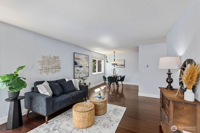 5th image of 10110 Greenwood Avenue N #204