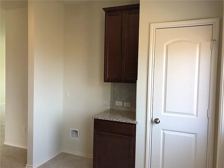 108 Yellowbark St — Photo 8