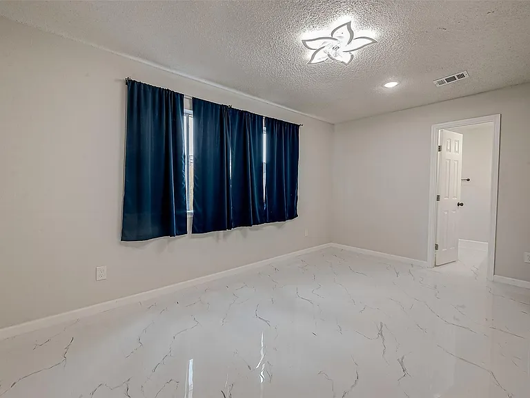 12055 Fairpoint Dr — Photo 9