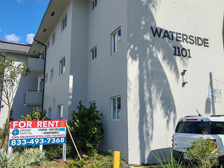 Waterside Apartments — Photo 2