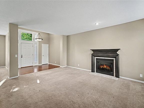 4th image of 15820 Briar St