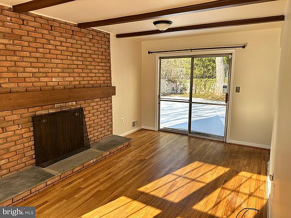 5th image of 4405 Bel Pre Rd