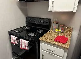 River Retreat Apartments — Photo 12