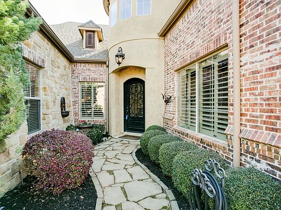 4th image of 625 Deerwood Ln