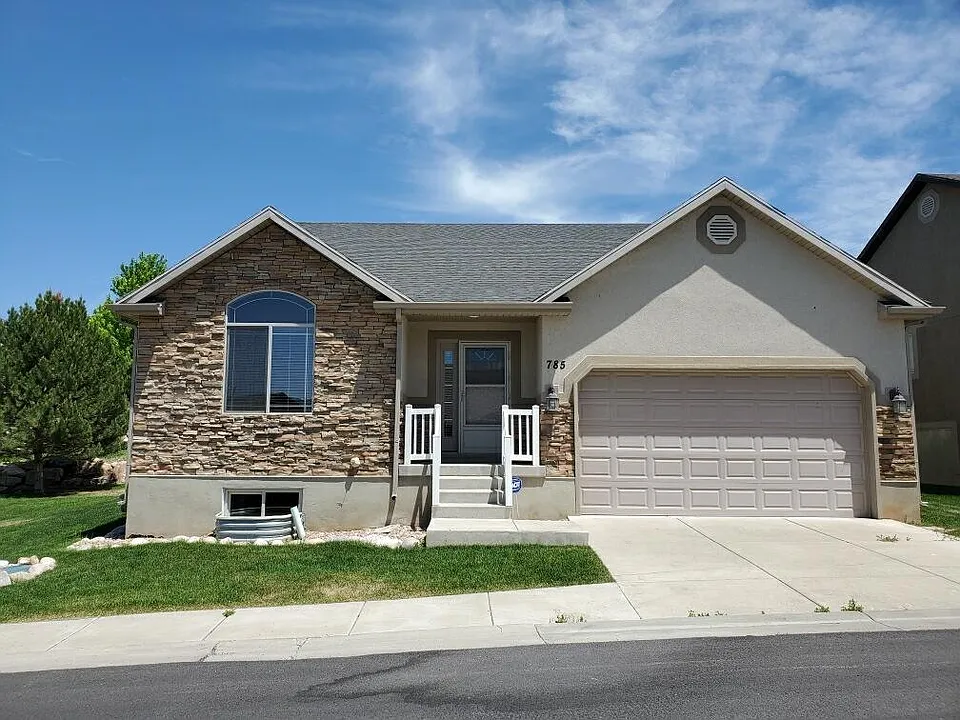 785 Sage Dr