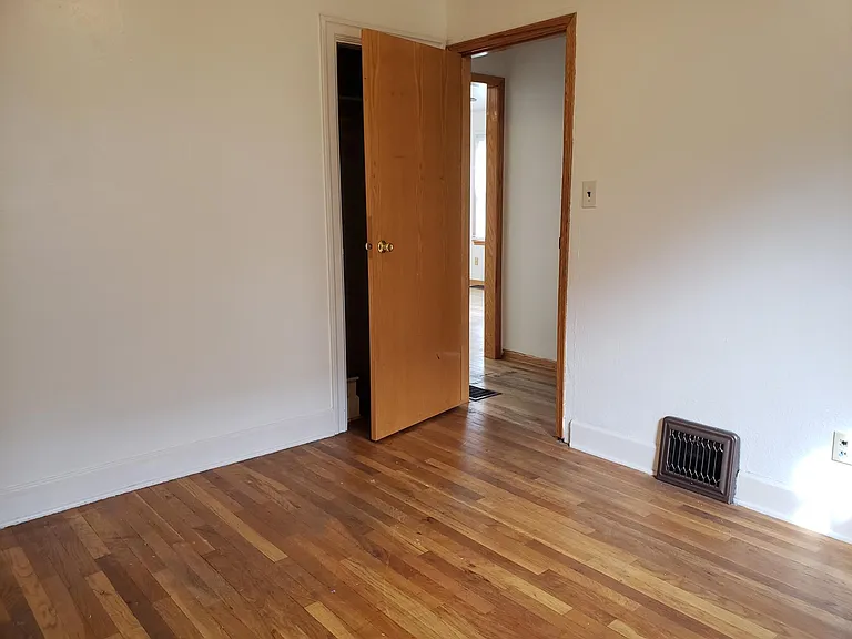 408 Yakima St — Photo 10