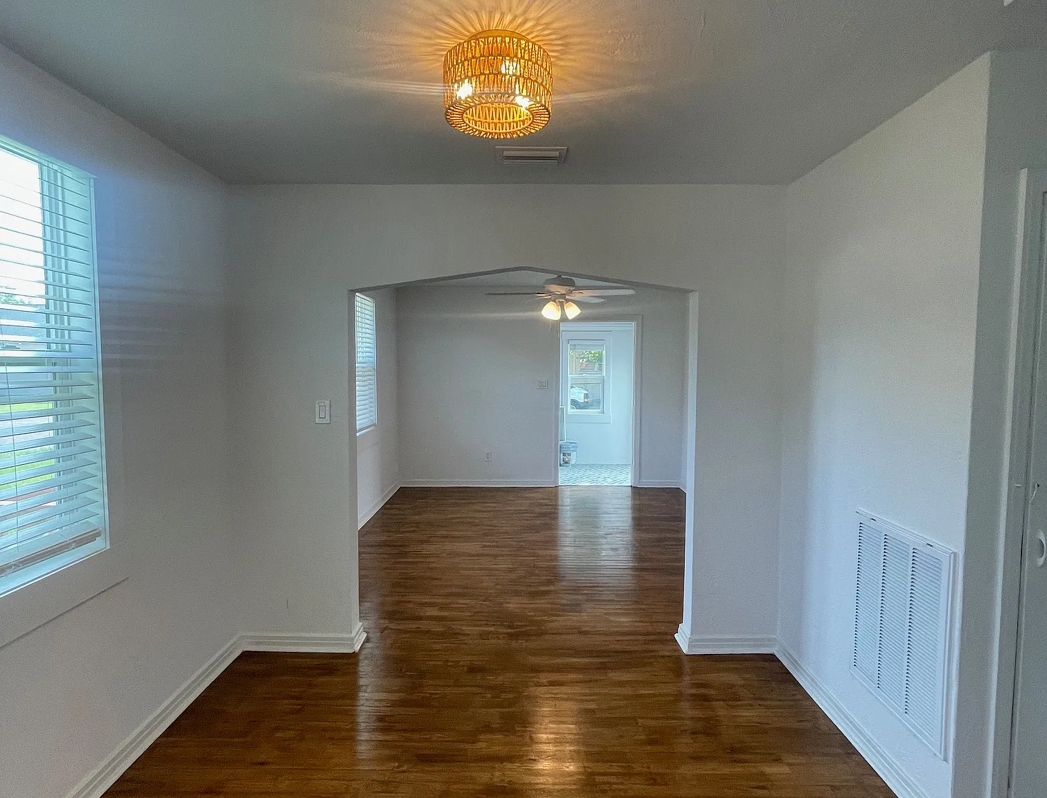 3 bed, 1100 sqft, $2,395 — Photo 4