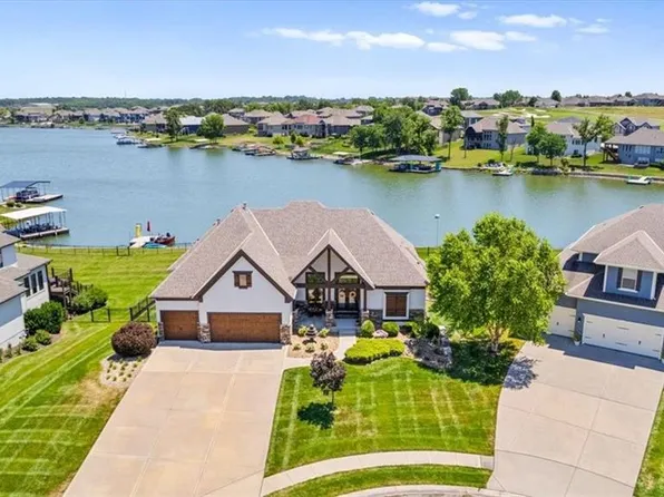 1405 Young Cir, Raymore, MO 64083