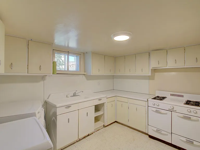 2257 S Franklin St — Photo 16