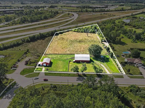 318 W 48th St, Holland, MI 49423