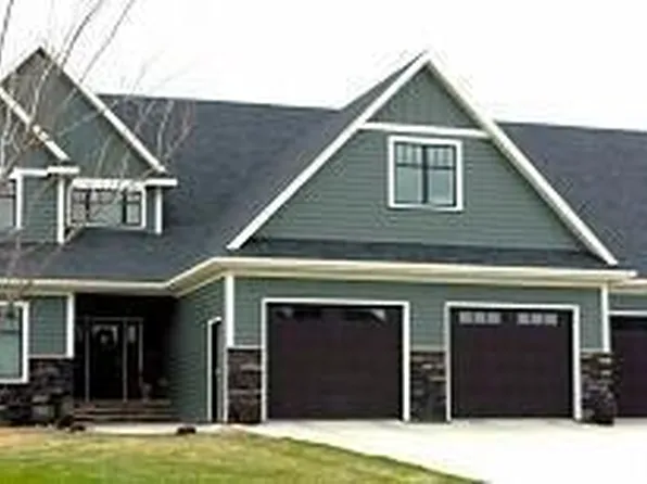 390 Desiree Dr, Grand Forks, ND 58201