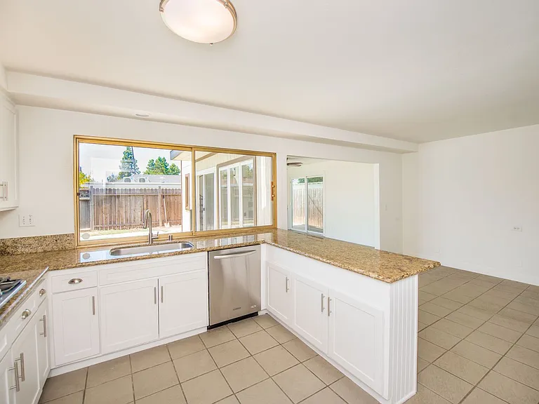 3069 Hayes Ave — Photo 6