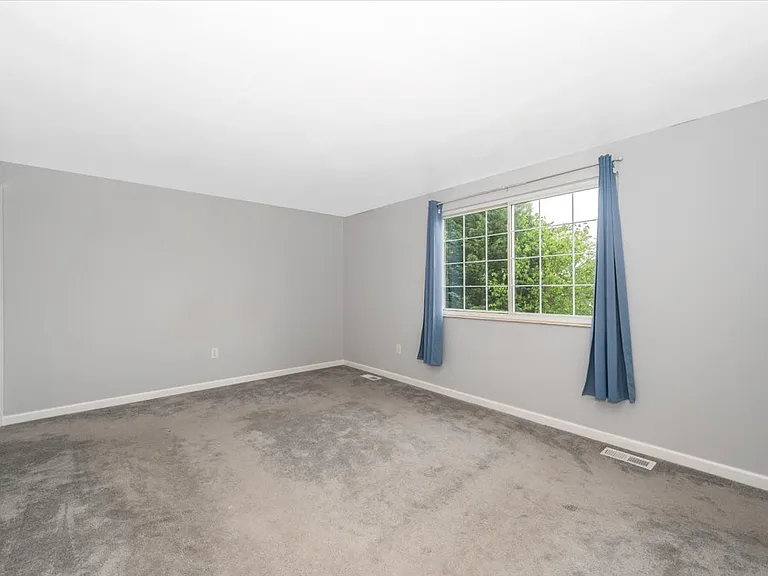 214 Ashfield Ct — Photo 22