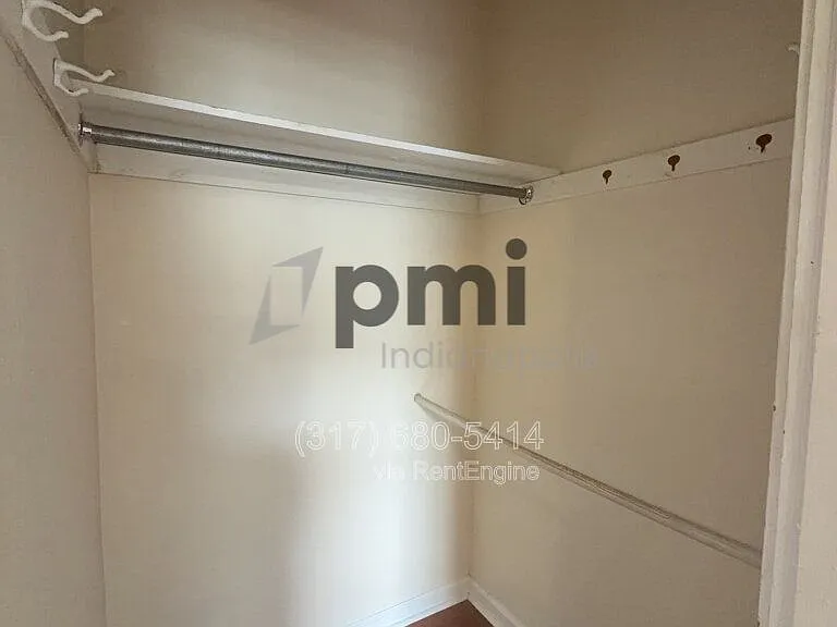 Indy Downtown Colonial Apartments — Photo 21