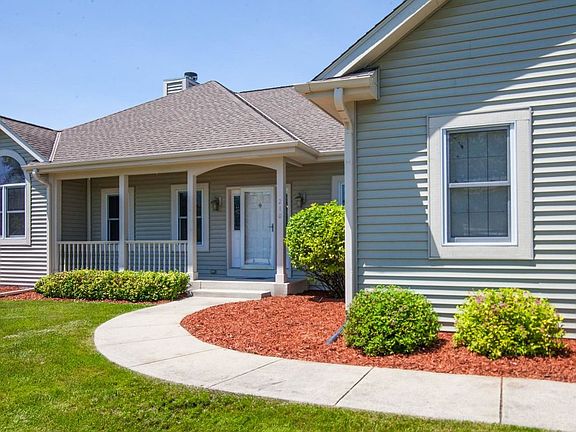 5th image of 210 Hunters Glen Ln