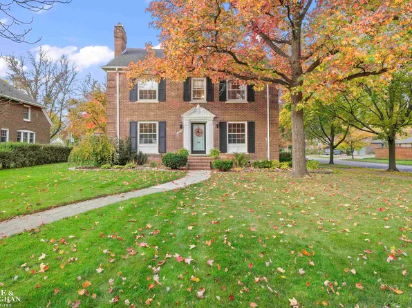 1385 Devonshire Rd, Grosse Pointe Park, MI 48230