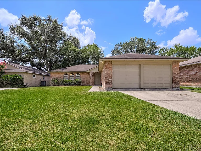 14119 Bella Dr — Photo 1