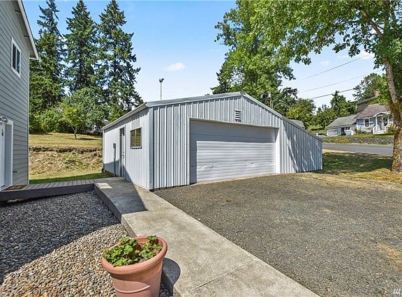 24 x 36 Garage/ Shop 220 power