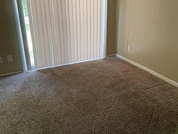 5th image of 3906 E 123rd Ter APT B