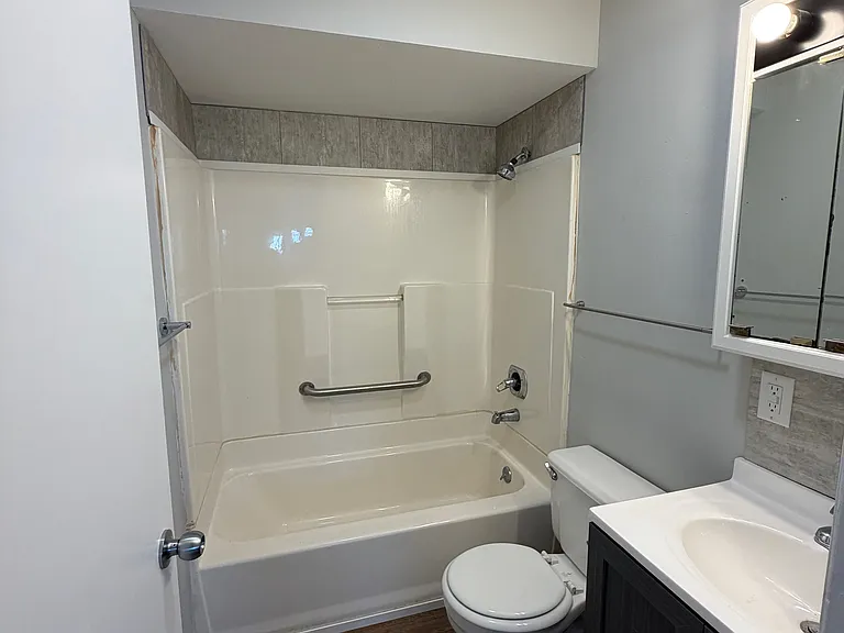 907 Merrill Ave — Photo 10