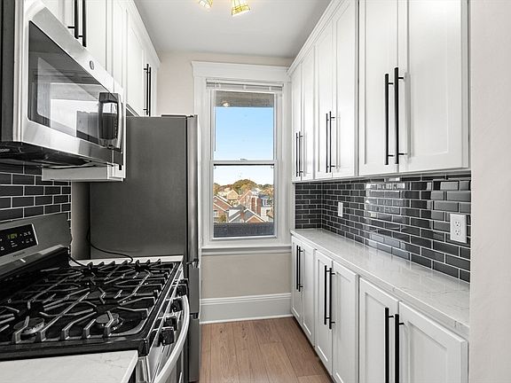 4th image of 33 Shannon St #3